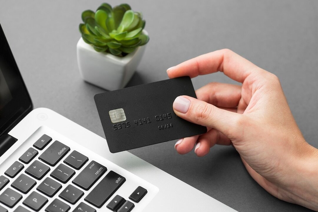 Объем кредитов с помощью «зонтичных» поручительств в СКФО вырос на 6%  Предприятия малого и среднего бизнеса СКФО увеличили объем привлеченных кредитов до 5,76 млрд рублей при помощи «зонтичных» поручительств «Корпорации МСП» в I полугодии 2025 года.   Этот механизм стал одним из наиболее востребованных инструментов, который позволил предпринимателям привлечь необходимое финансирование при отсутствии или недостаточности залога.