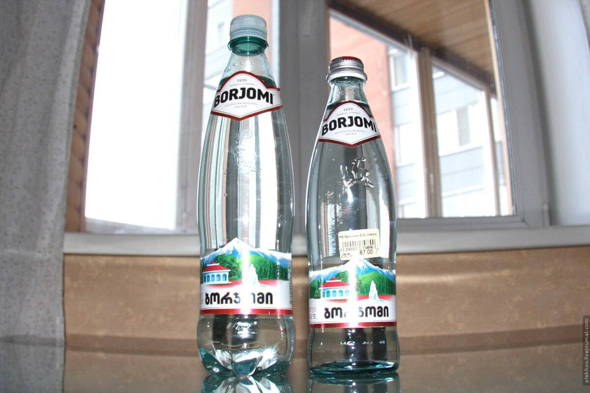 В Грузии запретят продавать напитки в пластиковых бутылках уже зимой 2027 года На первый взгляд напитки станут дороже но в долгосрочной перспективе цены снизятся за счет многоразовой тары Вместе мы все сможем раз и навсегда положить конец загрязнению пластиком в нашей стране заявил замминистра охраны окружающей среды Соломона Павлиашвили Запрет не коснётся масла воды объемом свыше 10 л и экспортной продукции