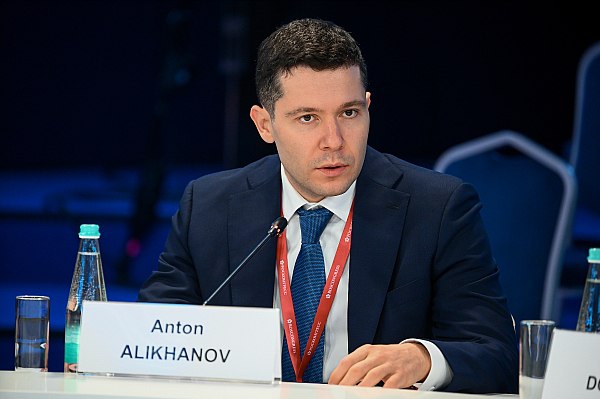 Минпромторг МС 21 и SJ 100 выйдут на зарубежные рынки Сертификация по российским и международным стандартам а также ввод в эксплуатацию отечественных самолетов МС 21 и SJ 100 позволят активировать их продвижение на зарубежные рынки заявил глава Минпромторга РФ Антон Алиханов Об этом сообщает ТАСС На сегодняшний день самолеты МС 21 и SJ 100 находятся на стадии сертификационных испытаний Сертификация по российским и международным нормам а также начало эксплуатации позволит в свою очередь активизировать продвижение самолетов на зарубежные рынки сказал министр При этом он подчеркнул что в условиях санкционных ограничений первоочередной задачей является обеспечение внутреннего спроса на импортозамещенную авиатехнику для обеспечения технологического суверенитета страны aviaru net n291360