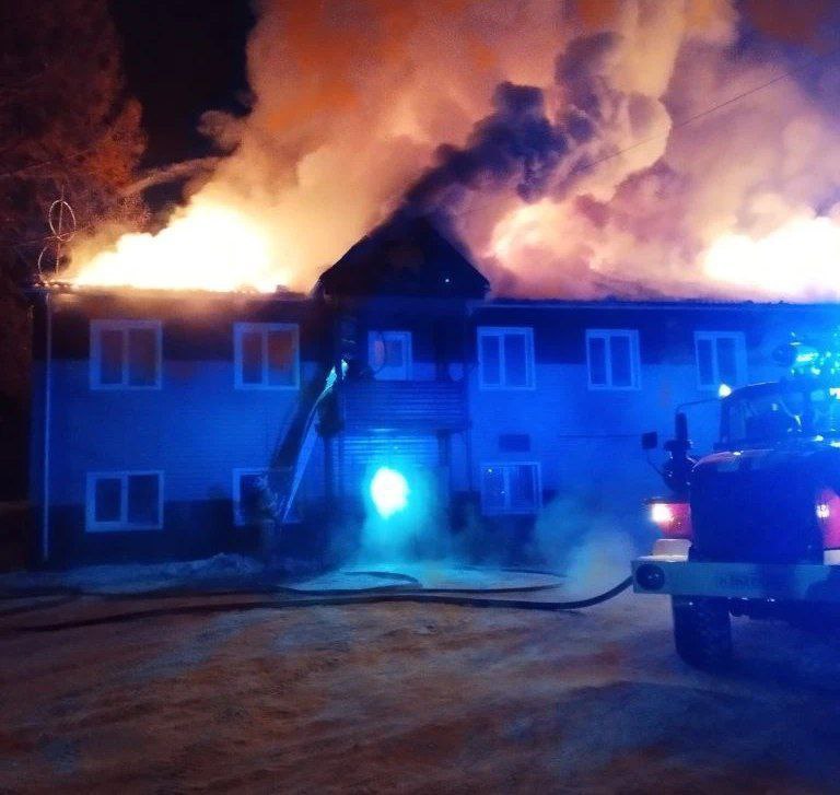 Горит здание лесхоза в Нижнеангарске Пожар вспыхнул на улице Кооперативная Огонь распространился на 336 кв м На месте работают 3 отделения ПЧ 50 из 10 человек На помощь из Северобайкальска вызвали 1 отделение из 3 человек передает Северобайкалье инфо 24 7 Канал Ариг Ус в MAX