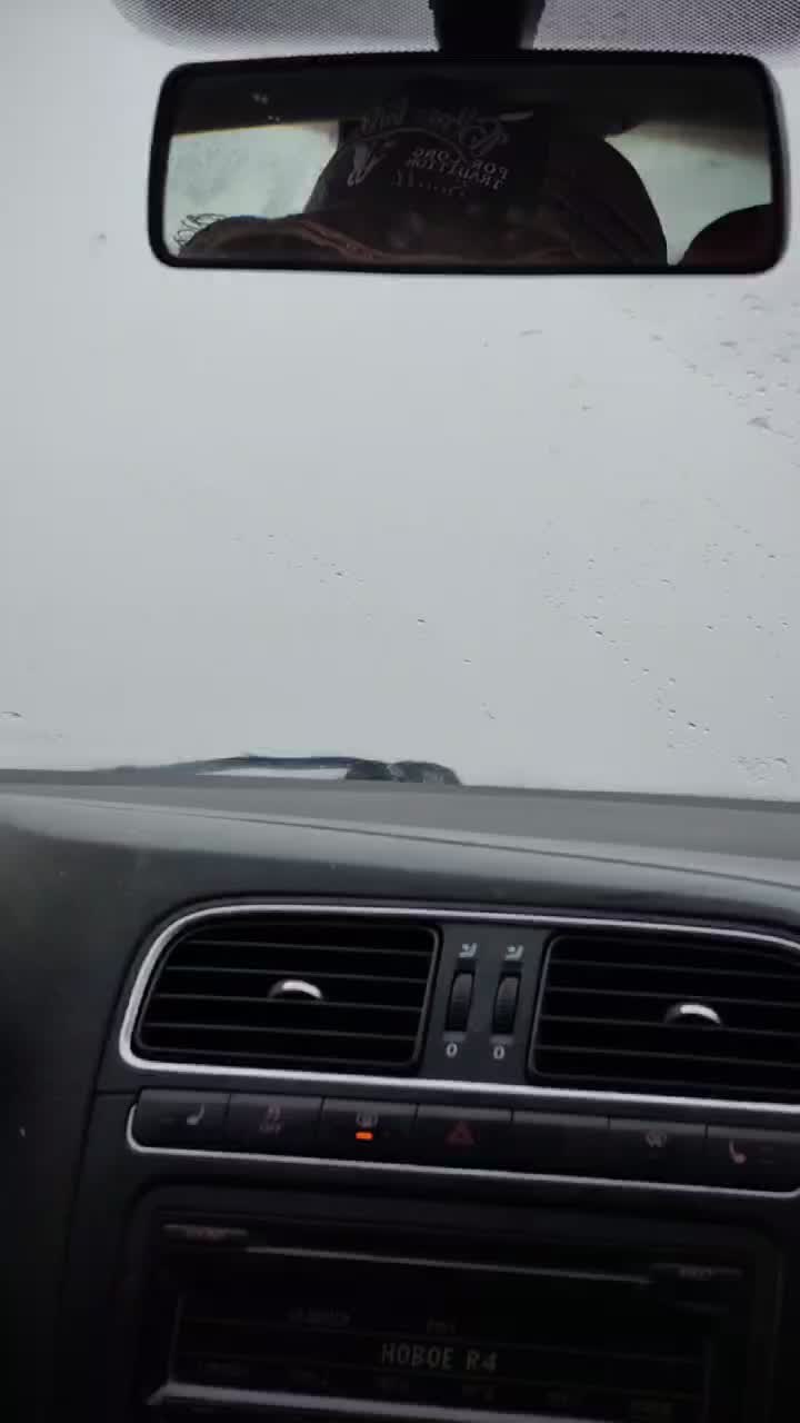 Снегопад приводит к закрытию трасс в Казахстане и Саратовской области