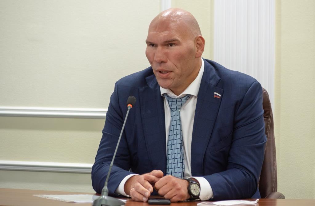 Николая Валуева и других депутатов Госдумы заочно приговорили на Украине к 15 годам тюрьмы  В списке также указаны многократный чемпион мира по хоккею Владислав Третьяк, глава комитета ГД по обороне Андрей Картаполов, председатель правительства Республики Алтай Александр Прокопьев. Все они являются депутатами Госдумы.  В отношении заочно арестованных россиян предъявлены обвинения по статье о якобы «посягательстве на территориальную целостность Украины».  СБУ регулярно заочно предъявляет обвинения российским политическим, военным, культурным и общественным деятелям.  Подпишитесь на «Абзац»   Добавьте «Абзац» в ленту «Дзена»