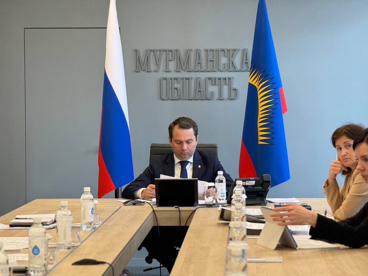 На заседании Совета при полпреде Президента России в СЗФО Александре Владимировиче Гуцане обсудили меры по повышению эффективности реализации нацпроектов до 2030 и 2036 годов. Мурманск область на 100% выполнила показатели по предыдущим Президентским нацпроектам! Александр Владимирович подчеркнул приоритетность развития Мурманского транспортного узла и газификации для нашего региона. По итогам заседания выработан ряд решений, направленных на исполнение поручений Президента России и дальнейшей реализации нацпроектов в СЗФО.