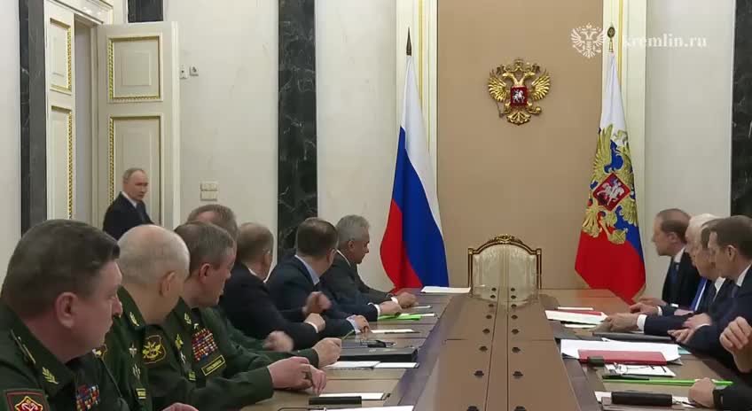 Путин провел совещание в Кремле перед переговорами с Украиной