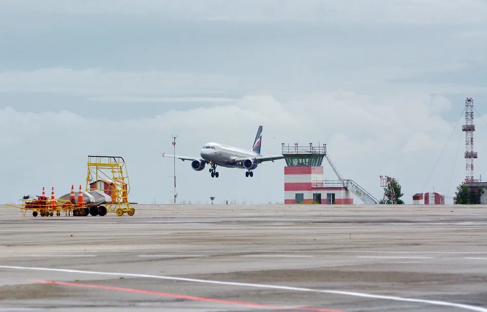 АО Новосибирскавтодор выиграло тендер на ремонт аэродрома барнаульского аэропорта Контракт с организацией заключен за 2 9 млрд руб при начальной цене закупки 3 3 млрд руб Работы начнутся в 2025 году и завершатся до 31 декабря 2027 го Андрей Луковский Коммерсантъ Подписывайтесь на Ъ Сибирь