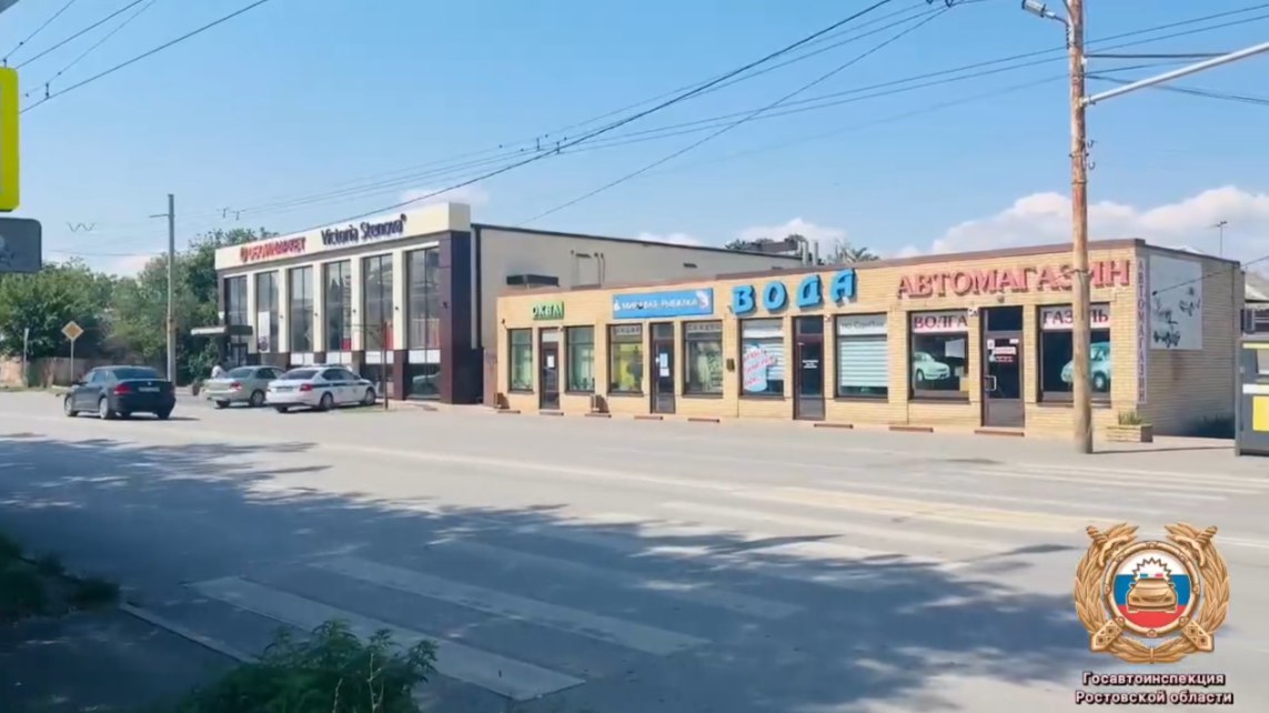 В Таганроге водитель иномарки сбил 16-летнюю девушку на пешеходном переходе. Автомобильная авария произошла утром 5 июля на улице Чехова. Здесь несовершеннолетняя переходила дорогу по зебре. Водитель автомобиля Ford Sierra не успел отреагировать и сбил её. В результате юный пешеход получила травмы. - Девушку отправили в больницу, - уточнили в Госавтоинспекции региона. Предложи нам новость