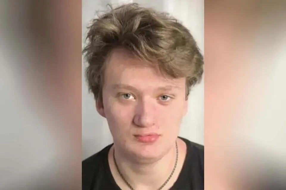 Без вести пропавшего 17 летнего парня ищут в Петербурге 14 апреля в Санкт Петербурге бесследно исчез 17 летний юноша Парня ростом 186 см со светло русыми волосами и серыми глазами последний раз видели в темно синей толстовке темно серых джинсах и черных ботинках Всех кто располагает информацией о его местонахождении просят связаться с ПСО Северо Запад Читай нас в MAX Читай нас в Telegram