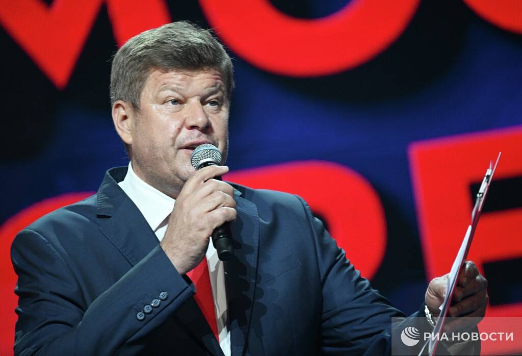 Евросоюз внес комментатора Дмитрия Губерниева в санкционный список Также под санкции попали журналисты Павел Зарубин Екатерина Андреева и Мария Ситтель Подписывайтесь на РИА Новости Спорт в MAX