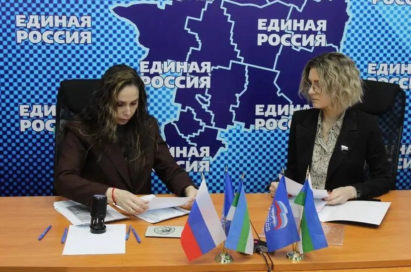 Предварительное голосование Единой России да Буду участвовать Познакомившись с Республикой Коми и продолжая это делать я выполняю установку партии представлять интересы жителей Республики со всей самоотдачей как я это и привыкла делать Невозможно словами описать мой восторг Но я точно уверена что мне хватит сил сделать регион сильнее увереннее и победоноснее Друзья я верю в себя и в то что вместе мы сможем решить проблемы и приумножить славу нашей Республики В мае когда придет время у Вас будет возможность лично помочь мне осуществить все задуманное Уважаемые однопартийцы единороссы я буду горда представлять Республику Коми в Государственной Думе Но для этого требуется сделать маленький шаг мне нужна ваша поддержка Я не подведу Я выбираю Единую Россию и я буду участвовать в предварительном голосовании Подписывайтесь на Бутину в МАХ
