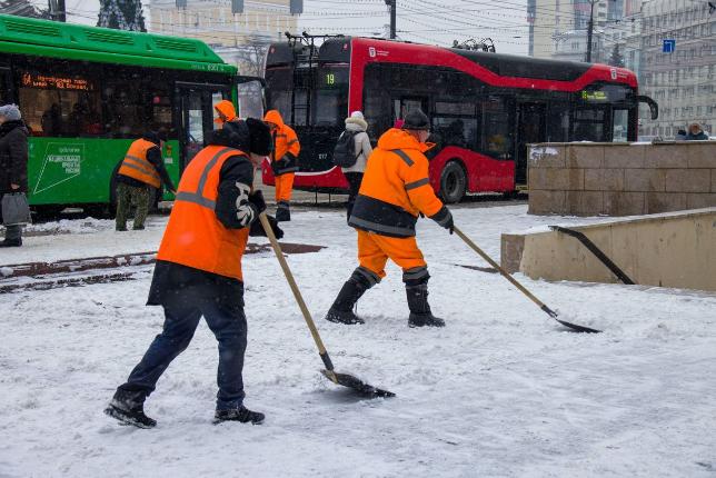 В Челябинске готовятся к снегопадам   Особое внимание дорожники будут уделять уборке улиц и тротуаров.