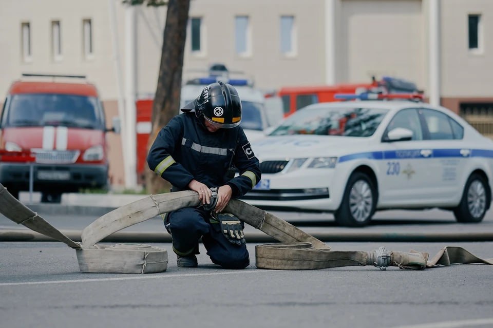 В Миассе случился пожар на автозаводе «Урал»  В Миассе утром 14 февраля случился пожар на автозаводе «Урал». Пламя вспыхнуло в подвале одного из цехов. Из цеха эвакуировались 90 человек. Огонь охватил 5 квадратных метров, затем его быстро потушили.  — Пострадавших нет. На производственный процесс данное происшествие не повлияло, — уточнили в МЧС.