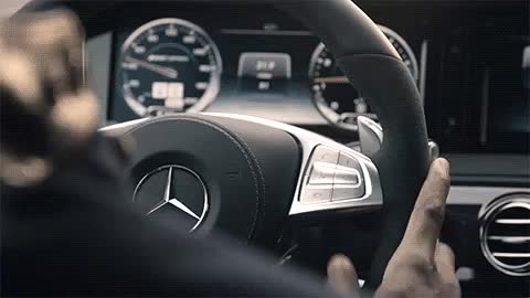 Продажи премиальных автомобилей в России снизились на 35% в апреле 2025 года