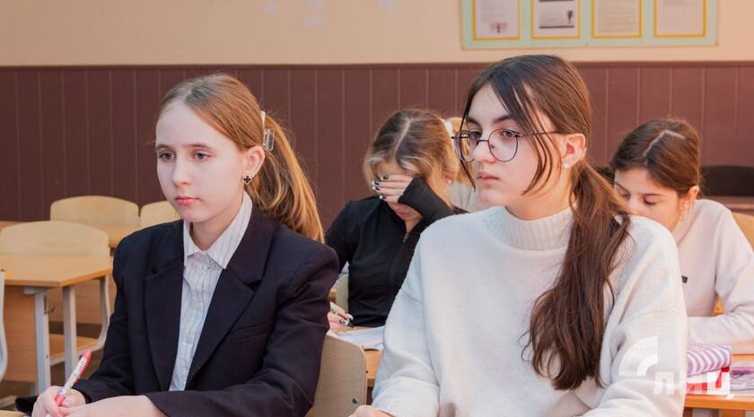 Классы по предпринимательству, информационным технологиям ИТ и в области медиа появятся в школах ЛНР в новом учебном году. Об этом ЛИЦ сообщил министр образования и науки региона Иван Кусов. «В 2025-2026 учебном году появятся новые направления профильной подготовки: один предпринимательский класс, восемь ИТ-классов, четыре медиа-класса»