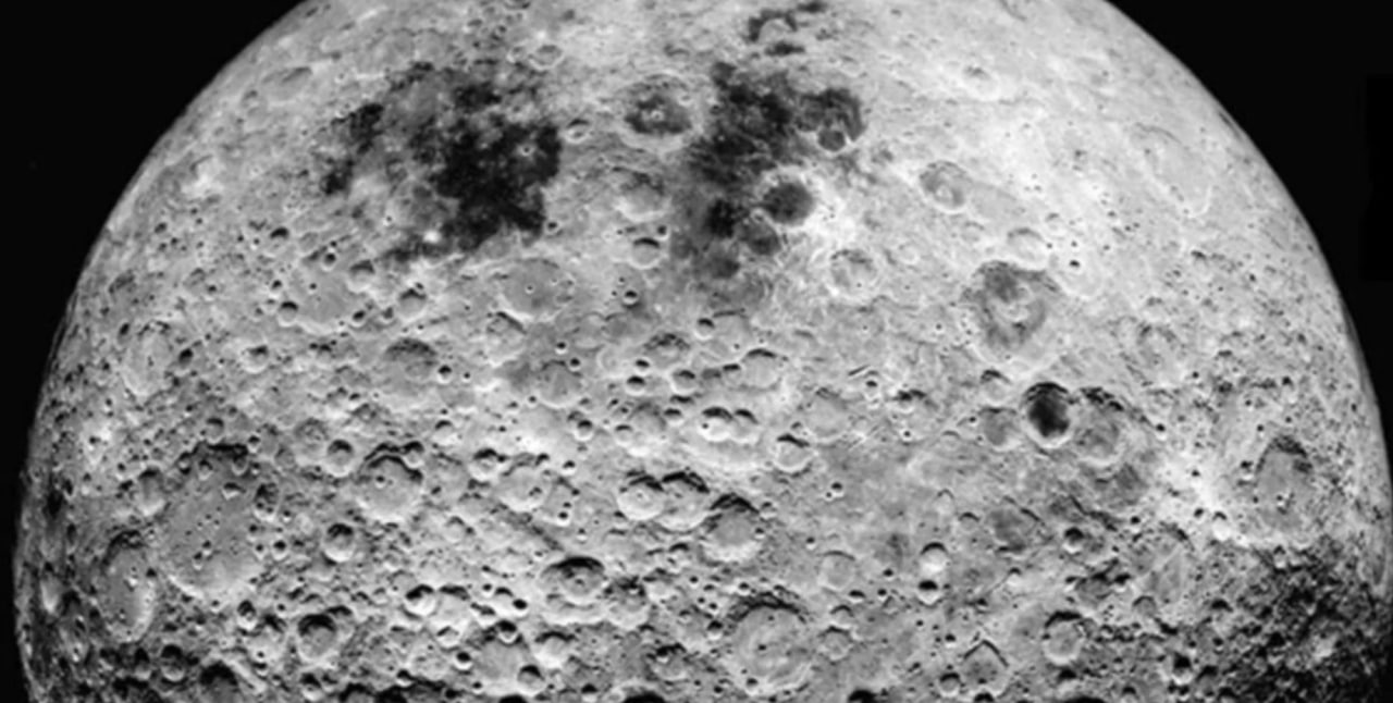 Обратная сторона Луны еще более странная чем предполагалось там другая температура Новое исследование предполагает что внутренняя часть обратной стороны Луны может быть холоднее чем та которая постоянно обращена к Земле Таким образом результаты добавляют больше загадочности темной стороне спутника Земли Подробнее читайте в нашей рубрике Фокус Наука