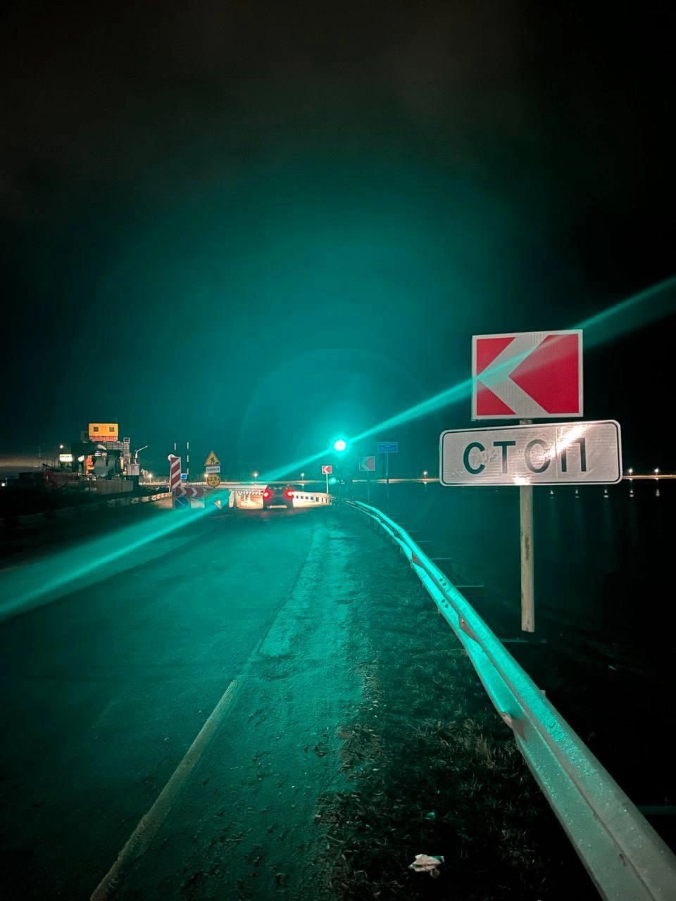 На плотине Нижегородской ГЭС закончили ремонт дорожной полосы Но реверс и пробки останутся Обновленную полосу открыли в ночь на 20 ноября А дальше планируется реконструкция второй полосы рассказал глава Городецкого района Александр Мудров Поэтому об отмене реверса а значит и пробок речи не идет Однако уже то что преодолеть данный отрезок пути можно по новому асфальту не может не радовать всех автолюбителей добавил Мудров Читать новости без интернета