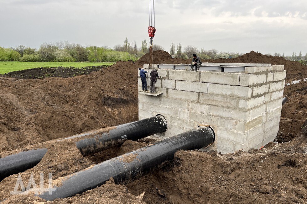 Строительство двух водоводов поможет снизить дефицит воды в ДНР почти на 40%  Речь идет о трубопроводах из Углегорского и Павлопольского водохранилищ.  На первом объекте начали устройство траншей для труб, второй — намерены завершить досрочно в 2026 году, ранее его сдача была намечена на 2027-й. Читать полностью    Подписаться