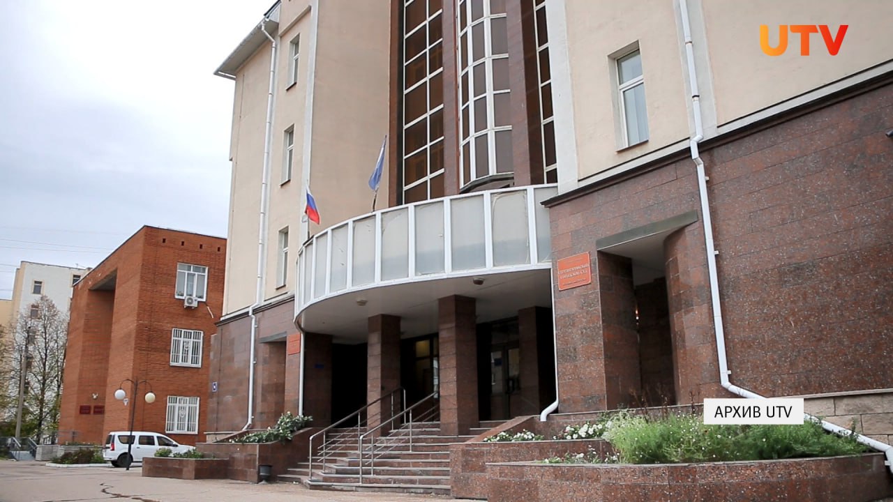 65-летнего жителя Стерлитамака осудят за двойное убийство. Причиной стала ревность Трагедия произошла летом прошлого года на одном из садовых участков. По данным следствия, мужчина находился на даче вместе с сожительницей и её знакомым. В ходе конфликта на почве ревности он схватился за нож и нанёс обоим множественные ранения в область жизненно важных органов. Потерпевшие скончались на месте. После содеянного обвиняемый не стал скрываться — сообщил соседям о произошедшем и дождался полицию. Всё это время он находился под стражей. Уголовное дело по статье “Убийство двух лиц” ч. 2 ст. 105 УК РФ направят в Верховный суд Башкирии для рассмотрения по существу.