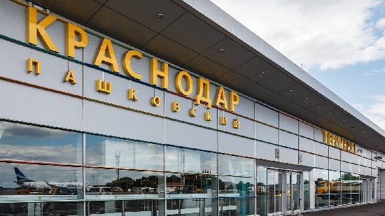 Аэропорт Краснодара получил почти 4 млрд рублей субсидий Из федерального бюджета выделено 3 9 млрд рублей на поддержку деятельности воздушной гавани Эти средства в частности направлены на выплаты персоналу Напомним аэропорт закрыт с февраля 2022 года из за ограничения полетов на юге России В Росавиации заявили о полной готовности к возобновлению работы сразу после получения распоряжения Для этого специалисты уже решают кадровые вопросы По сети ходит много фейков но на самом деле о решении открыть аэропорт ничего неизвестно Точная дата открытия аэропорта пока не называется