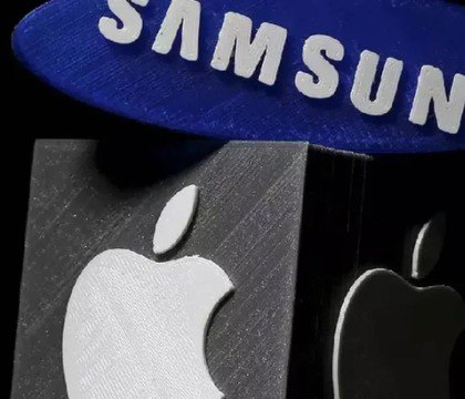 Apple почти догнала Samsung по мировым поставкам смартфонов благодаря успеху iPhone 17 IDC Продажи линейки iPhone 17 позволили Apple почти сравняться с Samsung по объемам мировых поставок Согласно отчету IDC за третий квартал Samsung удерживает долю рынка в 19 а Apple достигла 18 2 сократив разрыв до минимума Несмотря на замедление рынка спрос на премиальные устройства остается высоким
