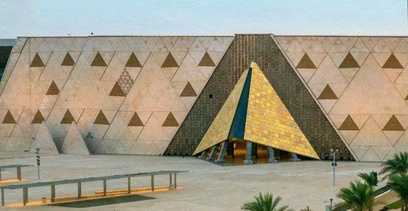 Большой Египетский музей наконец откроют Торжественная церемония открытия состоится 1 ноября в субботу у пирамид Гизы спустя 20 лет строительства и инвестиций в 1 млрд Для широкой публики музей откроется 4 ноября Посетителей ждут более 100 000 артефактов за 7 000 лет истории включая полную коллекцию сокровищ Тутанхамона впервые собранную под одной крышей со времени открытия его гробницы в 1922 году   Авиабилеты из Казахстана