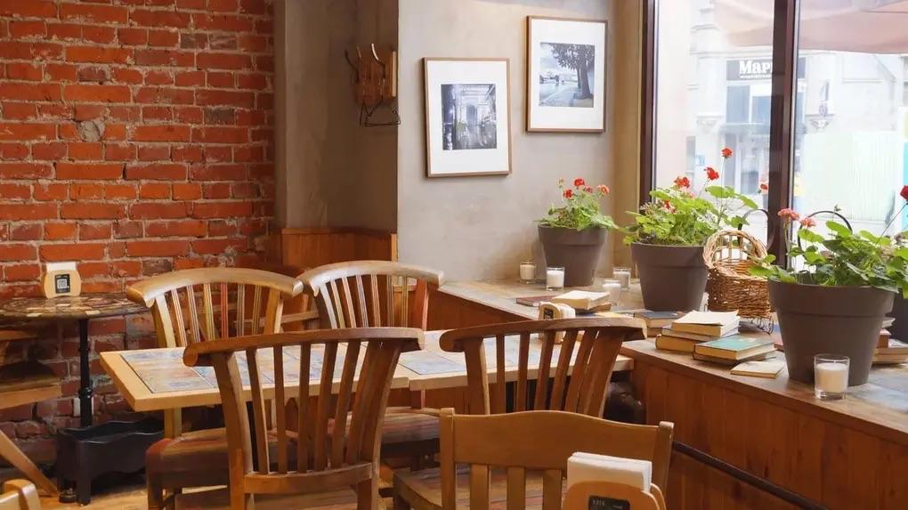 Сеть пекарен Хлеб насущный фактически прекратила деятельность по данным Ведомостей работа продолжается лишь в одном заведении Официальных заявлений не было однако горячая линия недоступна сайт не принимает заказы а большинство точек закрыты или обозначены как временно приостановленные Ранее ресторанные телеграм каналы сообщили о закрытиях на Смоленском переулке и Лесной улице Эксперты связывают ситуацию с падением качества блюд и накопившимися долгами перед поставщиками   bg ru bg food food news 30487 nourishing bread   Большой Город