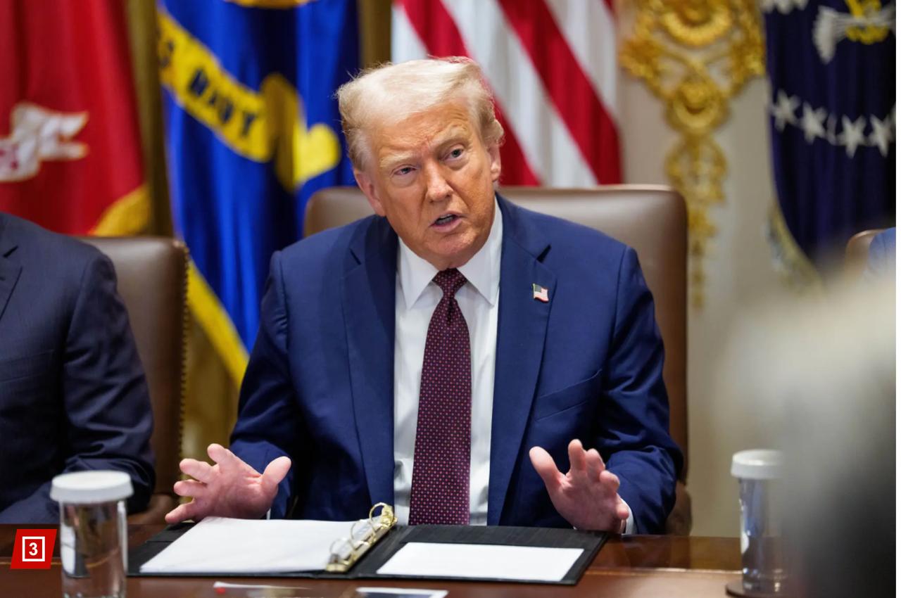 Трамп отменяет еще 5 млрд помощи другим странам NYP Администрация Трампа готова отозвать уже одобренный конгрессом пакет иностранной помощи на почти 5 млрд пишет New York Post Сумма включает расходы USAID финансирование миротворческих операций и взносы в международные организации Белый дом хочет использовать законную но редкую уловку запрос об отмене средств подается настолько близко к окончанию финансового года 30 сентября что конгресс просто не успевает принять решение и деньги автоматически сгорают Такая практика не применялась в США последние 48 лет Если план удастся под сокращение попадут 24 6 млн на борьбу с изменением климата в Гондурасе 2 7 млн на Южноафриканский фонд содействия демократии 838 млн на миротворческие миссии ООН в ДР Конго и ЦАР а также 11 млн на бронетранспортеры для уругвайских миротворцев 4 млн на учебный центр в Замбии и 3 млн на казармы для миротворцев из Казахстана В начале года США приостанавливали помощь иностранным государствам на 90 дней Недавно Трамп заявил что США больше не тратят деньги на Украину Осташко Важное подпишись важное