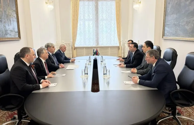 Казбек Коков встретился с вице премьером Абхазии Глава КБР Казбек Коков провел встречу с вице премьером председателем Госкомитета Абхазии по делам молодежи и спорта Тарасом Хагбой Наш дорогой гость во главе делегации братской республики участвует в Российско Абхазском перекрёстном молодежном форуме который сейчас проходит в Кабардино Балкарии Обсудили вопросы социально экономического сотрудничества в рамках соглашений подписанных ранее на Международном экономическом форуме в Сухуме и Кавказском экономическом форуме в Минводах Акцентировались на молодежной политике развитии традиций дружбы и добрососедства Конечно в фокусе внимания сотрудничество в гуманитарных сферах Подробнее здесь Подписывайтесь на РИА КБР в MAX