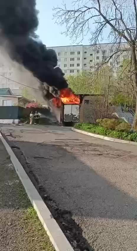 Пожар трансформаторной подстанции во Владивостоке оставил школу и дома без света