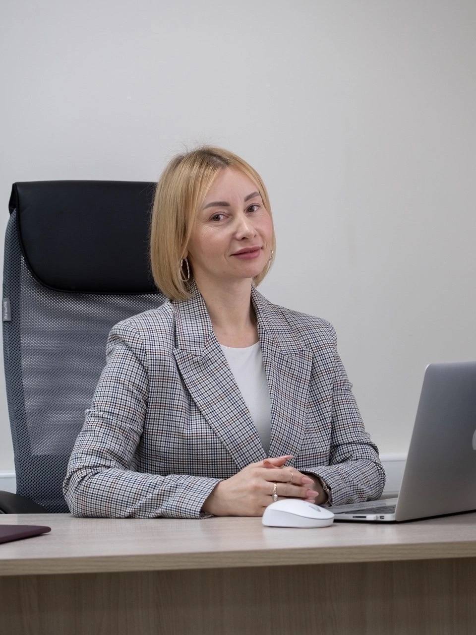 Во Владимире коллективу представили нового директора детской школы хореографии Наталью Пухову Наталья Геннадьевна старший преподаватель кафедры хореографического и театрального искусства ВлГУ и президент региональной Федерации танцевального спорта