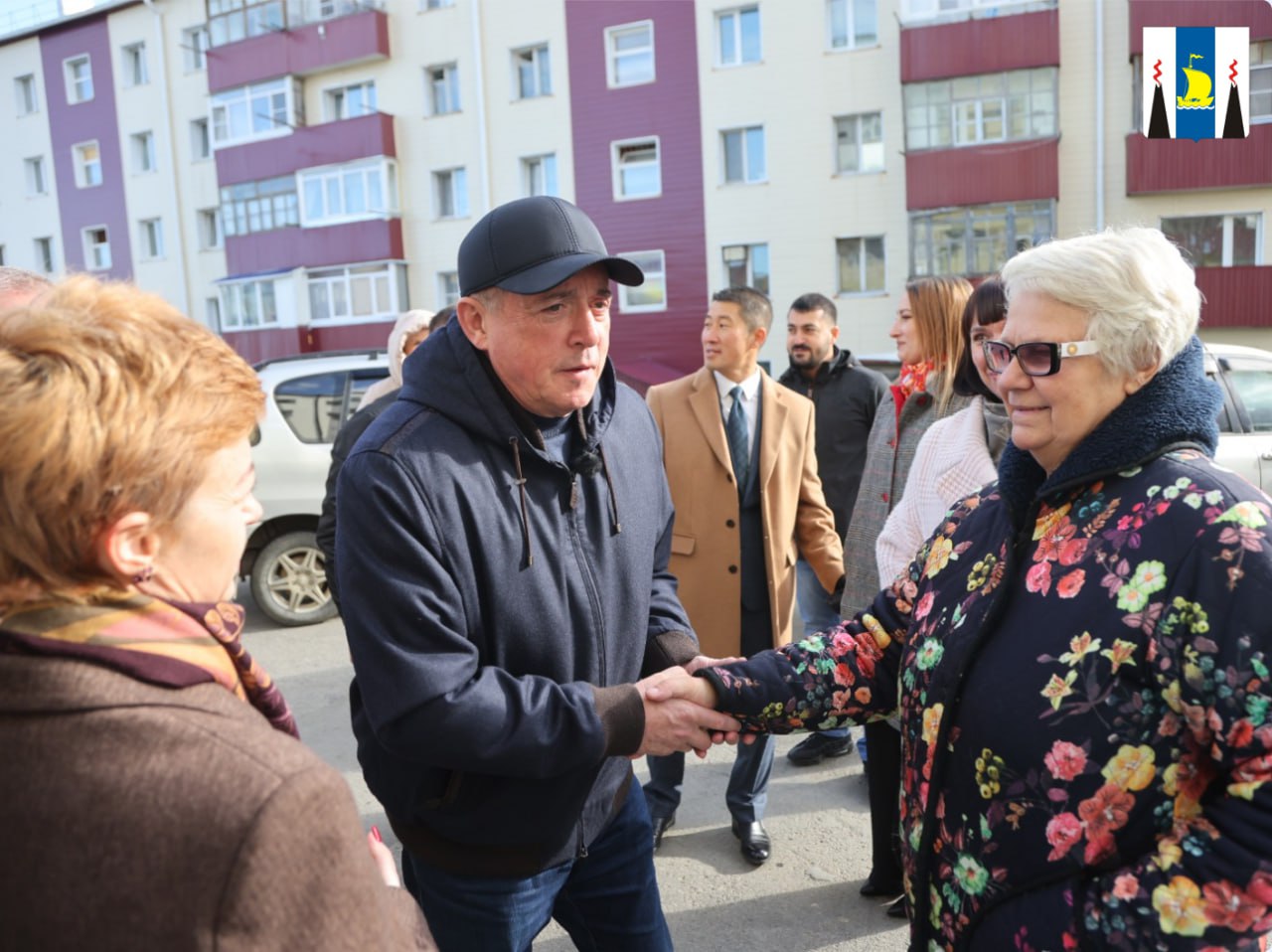 Во всех районах Сахалина и Курил реализуется масштабная программа благоустройства придомовых территорий Как эта работа ведется в Томаринском районе губернатор Валерий Лимаренко проинспектировал в ходе рабочей поездки в муниципалитет За последние два года здесь 4 двора охватили капитальными работами и еще 40 текущими Подробности Подписывайтесь на нас в MAX sakhgov