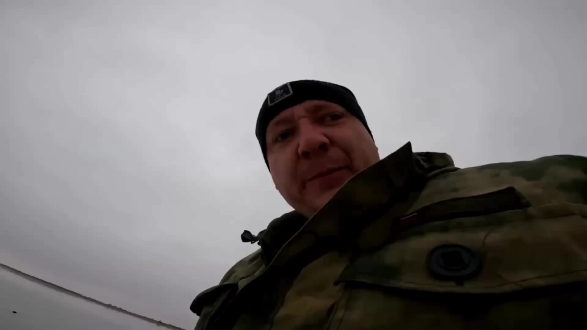 Житель Карасука спасает косуль, застрявших на льду в Новосибирской области