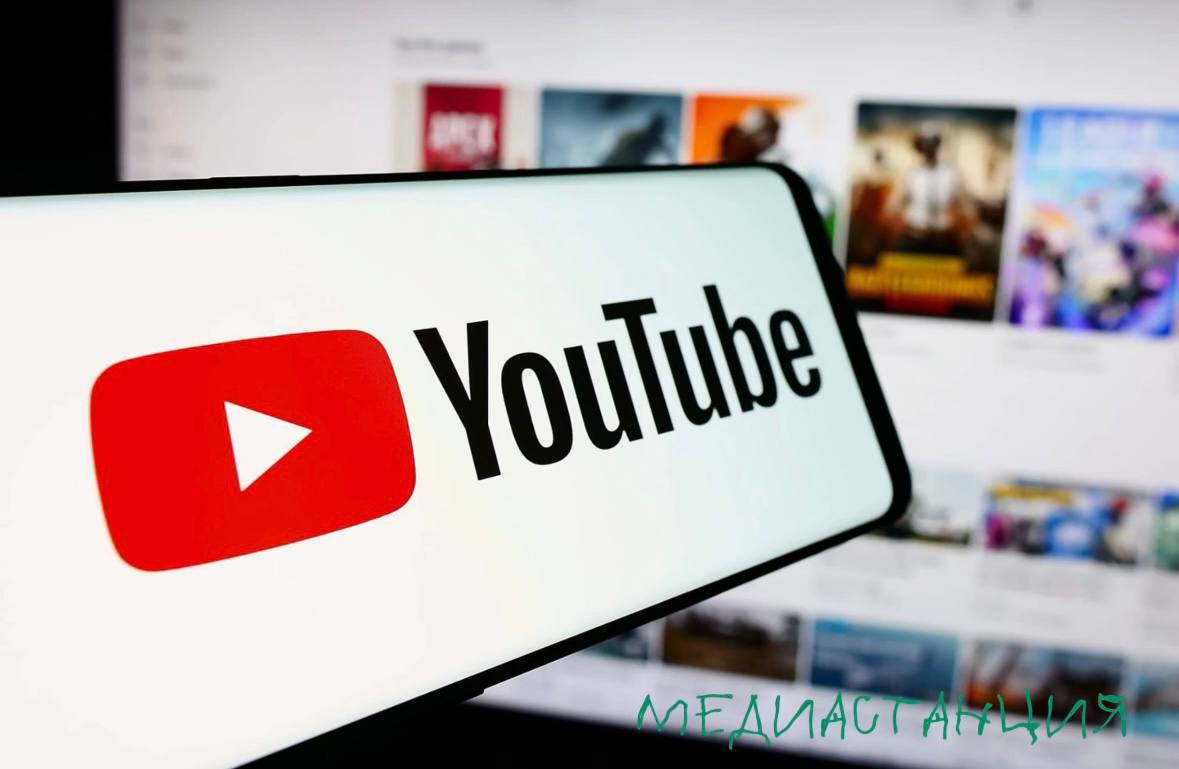 Если YouTube в России все-таки заблокируют, то он потеряет 20 млрд рублей доходов от рекламы.  «Огромное влияние на картину окажет ситуация с YouTube: на сегодняшний день на эту платформу приходится до 50% объемов всего рынка инфлюенс-маркетинга, чуть более 20 млрд рублей в год. Полная блокировка этого сервиса приведет к тому, что эти средства на время покинут рынок, пока не произойдет полная перестройка с российскими платформами во главе», — сообщили в Ассоциации блогеров и агентств ТАСС.  При этом общий прогноз по рынку инфлюенс-маркетинга в 2025 году дают довольно позитивный. В АБА заявили, что он может вырасти до 55 млрд рублей. YouTube же, помимо того, что потеряет рекламные доходы в России, может повторить судьбу инстаграма .   Принадлежит Meta, деятельность которой признана экстремистской и запрещена в РФ