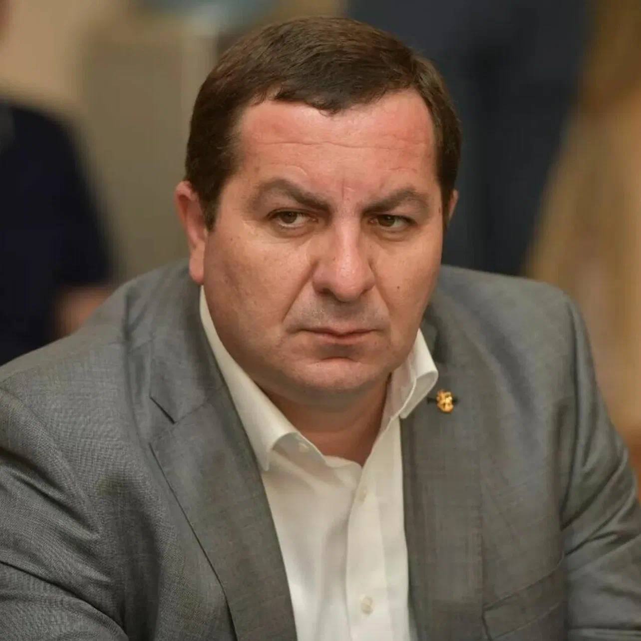 МВД Абхазии проводит оперативно розыскные мероприятия направленные на установление всех обстоятельств и задержанию причастных лиц по факту перестрелке в г Сухум имевшей место в районе Вием 11 ноября Приказом вице премьера министра внутренних дел Роберта Киут объявлен план перехват В оперативных мероприятиях задействованы подразделения управления уголовного розыска и СОБР МВД УВД по г Сухум