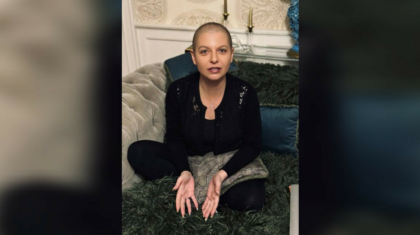 Маргарита Симоньян показала фото после химиотерапии Главред RT Маргарита Симоньян опубликовала свое фото после химиотерапии и призвала ничего не бояться передает ArbatMedia Одна из главных российских пропагандисток разместила снимок в социальных сетях с подписью Ничего не бойтесь Бог есть а смерти нет Симоньян рассказывала о том что ей диагностировали рак груди и провели операцию В сентябре прошлого года скончался супруг Симоньян телеведущий и также пропагандист Тигран Кеосаян Прислать новость