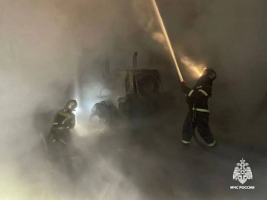 Ночные пожары унесли в Приморье две жизни Две жертвы огня извлекли пожарные из сгоревших частных домов в селе Руновка в Кировском округе и в селе Хороль в Хорольском округе в ночь на понедельник 8 февраля Установлено что дом в селе Хороль загорелся из за короткого замыкания электричества Погибла 82 летняя женщина её тело было обнаружено в ходе тушения В селе Руновка в пожаре погиб мужчина его личность устанавливается Возгорание ликвидировано на площади около 40 квадратных метров PRIMPRESS в MAX ДЗЕН ЧАТ БОТ