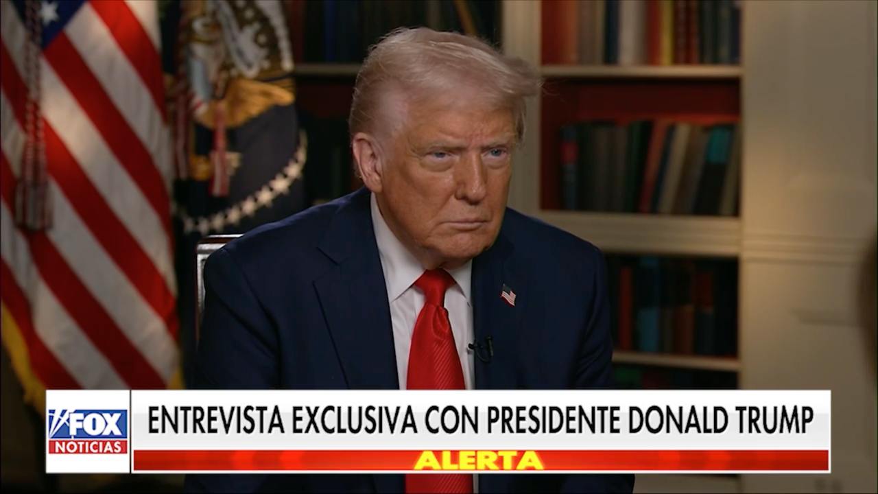 Трамп хочет запустить программу «самодепортации» для нелегальных мигрантов Президент США Дональд Трамп заявил, что планирует запустить новую программу и предложить деньги иммигрантам, находящимся в стране нелегально, чтобы они смогли покинуть ее добровольно. По его словам, программа «самодепортации» будет предусматривать перспективу повторного въезда в страну в будущем на законных основаниях. «Мы дадим им стипендию, — сказал Трамп в интервью ведущей Fox Noticias испаноязычная программа Fox News . — Мы дадим им немного денег и билет на самолет, а затем мы будем работать с ними. Если они будут вести себя хорошо, и если мы захотим, чтобы они вернулись, мы будем работать, чтобы вернуть их как можно скорее». Представитель Белого дома сказал Reuters, что ему нечего добавить к комментариям Трампа. Сайт без VPN Telegram WhatsApp YouTube Рассылка