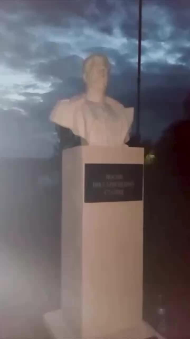 Активисты облили памятник Сталину в Башкирии в знак протеста