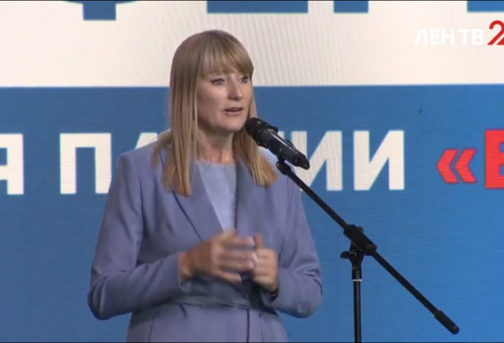 Светлана Журова: заслуги Ленобласти – это вклад «Команды 47» В ходе открытия XXXIV конференции регионального отделения партии «Единая Россия» с приветственным словом выступила депутат Госдумы РФ от Ленобласти Светлана Журова. Она рассказала, что для региона наступает важный момент, когда ему предстоит определиться не только с главой, но и с курсом, по которому субъект будет двигаться дальше: «Сегодня я волнуюсь, как перед спортивным стартом, потому что у нас новый и важный этап. Для меня, как для спортсменки, очень важна команда. И «Команда 47» – это группа профессионалов, у которых всегда все получается. Заслуги региона – это в том числе и заслуга нашей слаженной работы. У Александра Дрозденко есть план по развитию региона, а когда ты работаешь долгие годы с одним человеком, понимаешь его, то и результаты получаются отличные. Сегодня мы определимся с кандидатом, который поведет нас вперед. Сила духа, смелость, победа точно будут у нас и у нашей страны». Online47 — Всё о Ленобласти и не только