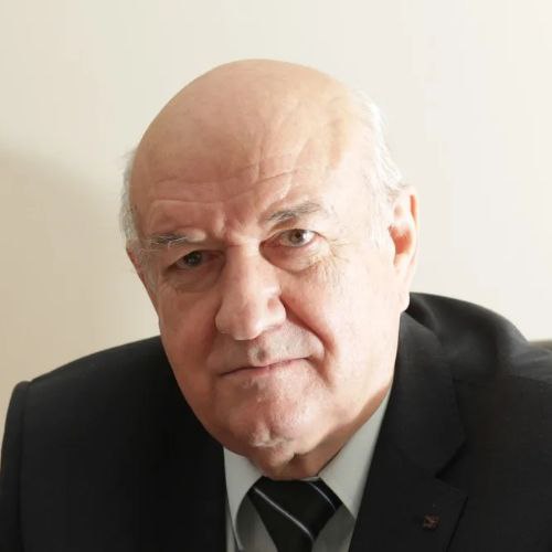 Сегодня утром умер президент Ассоциации эксплуатантов воздушного транспорта АЭВТ Владимир Тасун Владимир Николаевич был гендиректором Сибирских авиалиний возглавлял Западно Сибирское межрегиональное территориальное управление Федеральной службы воздушного транспорта РФ В 2007 2014 годах работал директором Департамента государственной политики в области гражданской авиации Минтранса РФ В мае 2014 года возглавил АЭВТ PROtransport