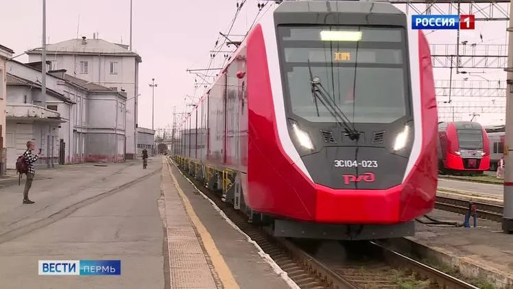 В Перми начнут производить двигатели для электропоездов Финист и Ласточка   vesti perm ru publications b1571a4d 66a1 4480 a9d1 0bb9d9670d02 В краевой столице начнут производить тяговые двигатели для электропоездов Финист и Ласточка Как сообщил в соцсетях губернатор Пермского края Дмитрий Махонин выпускать их будет компания Уралэнергосервис при поддержке федерального Фонда развития промышленности и Регионального ФРП По словам главы региона раньше подобные двигатели производили только за рубежом Предприятие будет выпускать от 48 единиц в год Их установят в поезда которые каждый день возят тысячи человек по всей России Вести Пермь в MAX   max ru vestipermtv