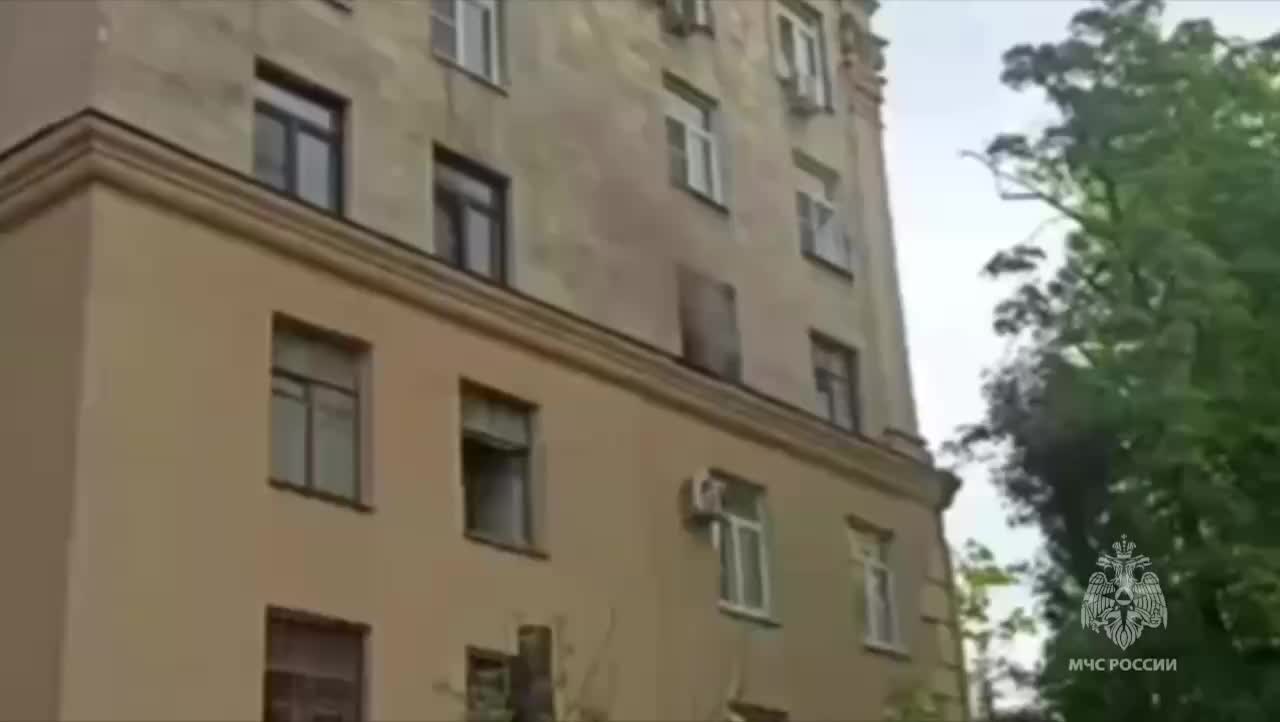 Донские огнеборцы успешно потушили техногенные пожары и спасли людей