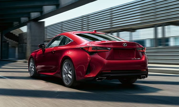 Lexus снимет с производства три модели к концу 2025 года  Lexus в ноябре 2025 года прекратит выпуск седана IS  IS 500, IS 350, IS 300h с полным приводом и IS 300  и спорткупе RC  RC 350, RC 300h, RC 300 . Для японского рынка останется лишь заднеприводный IS 300h.  Преемник появится только у седана IS — ожидается полностью электрическая модель в 2026 году. Купе RC не получит прямого продолжения.   Также Lexus выведет из производства электрокроссовер UX 300e, заменив его гибридным UX 300h с возможным рестайлингом в 2026 году.