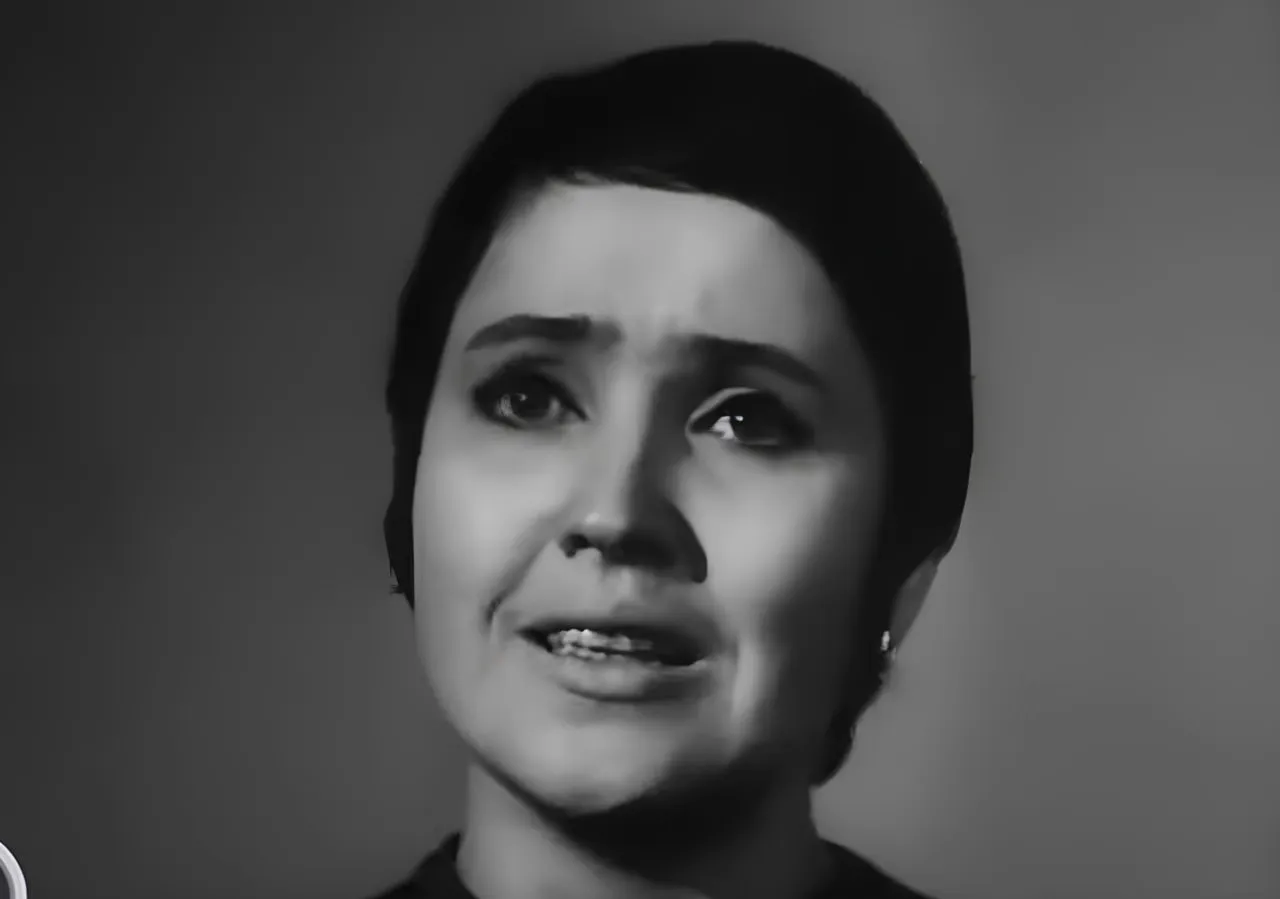 Умерла певица Галина Ненашева Она скончалась в возрасте 85 лет сообщил телеведущий Андрей Малахов В прошлом году он приглашал артистку в свое шоу это было одно из последних ее появлений на экранах Ненашева была заслуженной артисткой России Ее музыкальная карьера началась еще в конце 50 х в хоре Челябинского оперного театра Галина участвовала и побеждала на различных музыкальных фестивалях и конкурсах Пик ее популярности пришелся на 70 е Больше новостей в Daily News VK