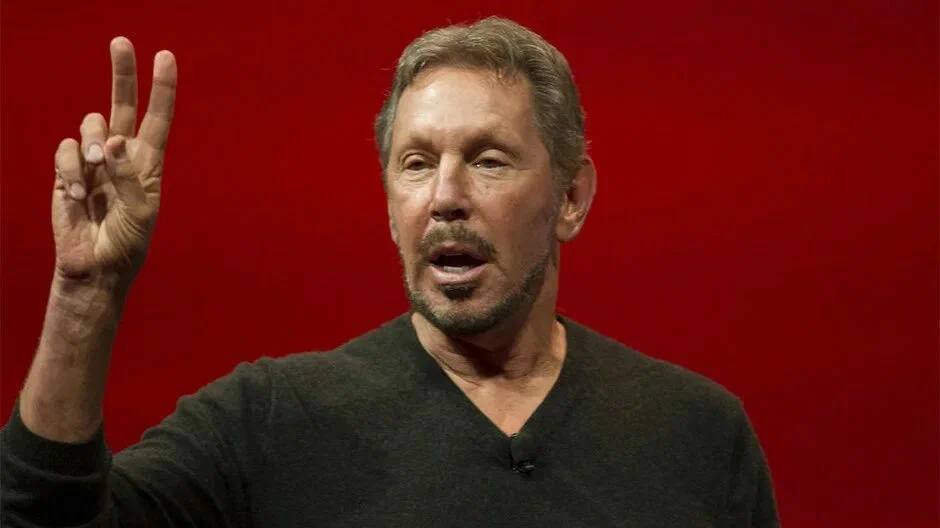 Глава корпорации Oracle ORCL Ларри Эллисон опередил Илона Маска и вышел на первое место в рейтинге миллиардеров сообщает Bloomberg Состояние Эллисона достигло 393 млрд а у Маска 385 млрд investingcorp