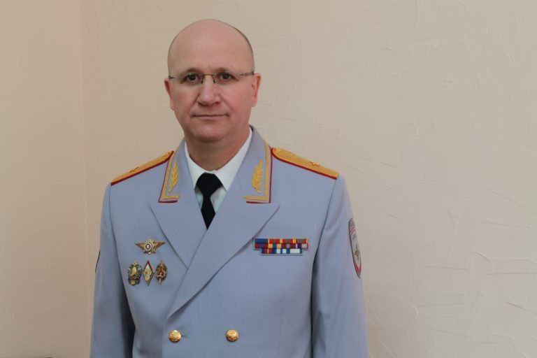 Жители региона смогут задать вопросы начальнику УМВД России по ЕАО Александру Добровольскому на прямой линии 25 сентября Вопросы касающийся деятельности органов внутренних дел смогут задать жители ЕАО в четверг 25 сентября с 17 00 до 18 00 генерал майору полиции Александру Добровольскому во время прямой линии по телефону 8 42 622 9 26 30 Подробнее по ссылке   riabir ru 468015