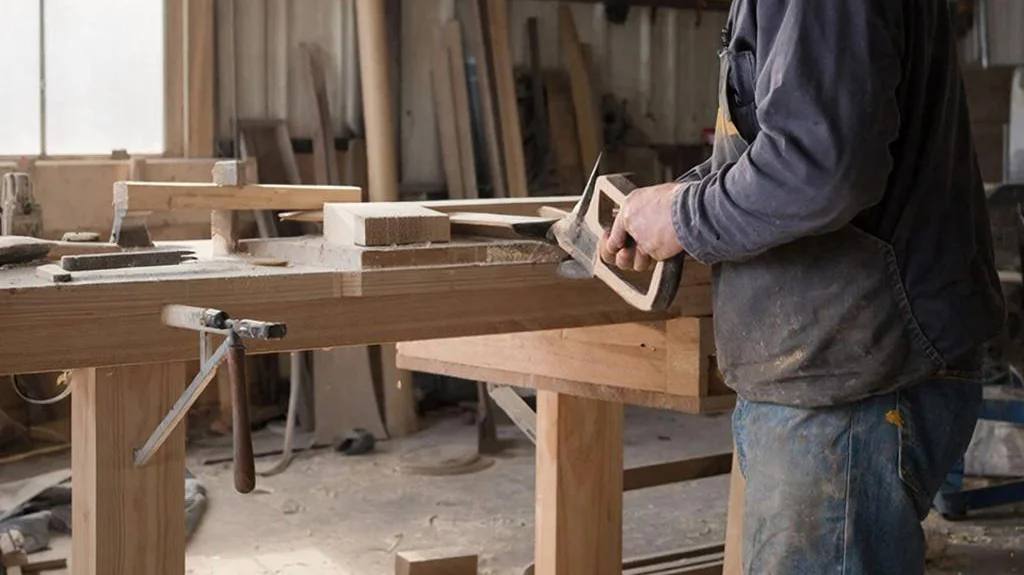 В Дагестане на 6 5 выросло число частично занятых граждан В третьем квартале 2025 года на крупных и средних предприятиях Дагестана работали 20 тысяч частично занятых сотрудников Это на 6 6 больше чем годом ранее Доля таких работников в республике составила 6 5 что является одним из самых низких показателей в стране Данные предоставила аналитическая служба аудиторско консалтинговой сети FinExpertiza Под частичной занятостью понимается работа в режиме неполного времени по инициативе работодателя или по соглашению сторон а также нахождение в простое или неоплачиваемом отпуске