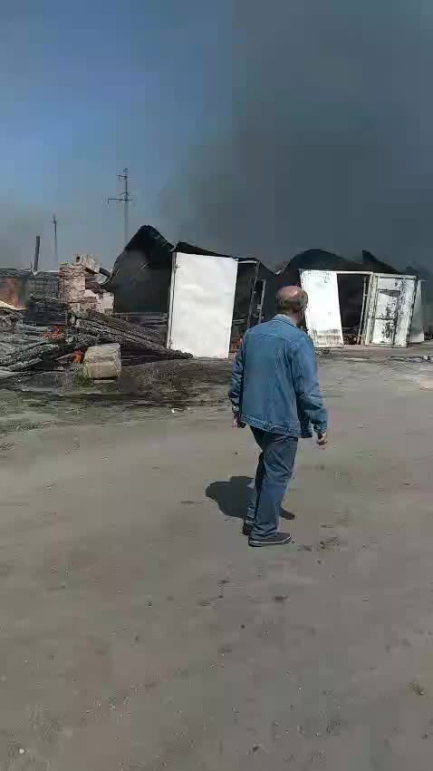 Пожар в гаражном массиве Серышево: десятки гаражей уничтожены