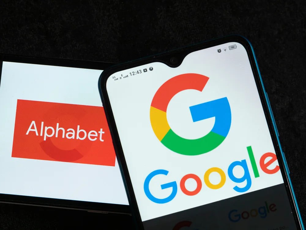 Компания Google, принадлежащая Alphabet Inc., согласилась приобрести 200 мегаватт электроэнергии с первой коммерческой установки Commonwealth Fusion Systems, которая, как ожидается, начнёт поставлять электроэнергию в сеть в начале 2030-х годов.    Согласно заявлению, опубликованному в понедельник, Google также делает вторую инвестицию в Commonwealth, ведущую компанию в области коммерциализации термоядерной энергетики.      НейроИнвест