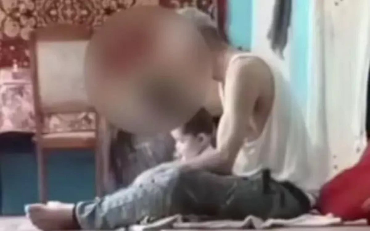 Суд вынес решение в отношении лица, совершившего развратные действия в отношении несовершеннолетней.  Рассмотрено представление об избрании меры пресечения в виде ареста в отношении Мардана Гусейнова, совершившего развратные действия в отношении несовершеннолетней в Сабирабадском районе.  Как сообщает Teleqraf, в ходе процесса, проведенного в Сабирабадском районном суде под председательством судьи Нуреддина Багирова, в отношении М.Гусейнова избрана мера пресечения в виде ареста сроком на 4 месяца.  Отметим, что 5 августа распространились кадры, связанные с совершением в Сабирабаде 64-летним мужчиной насильственных действий сексуального характера в отношении несовершеннолетней.  Он был задержан сотрудниками полиции.  #ruoxuaz #Развратныедействиявотношениинесовершеннолетнего    Новости Азербайджана   Написать нам