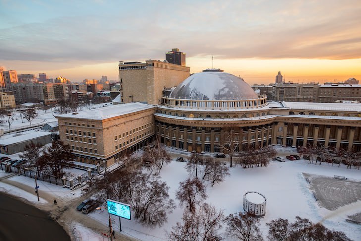 В Новосибирском театре оперы и балета сменился директор Ару Карапетяна который работал гендиректором НОВАТ с 2018 года сменил Айрат Тухватуллин возглавлявший Нижегородский театр оперы и балета Подписаться на наш канал в MAX